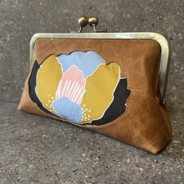 Holowko Clutch - Image 2